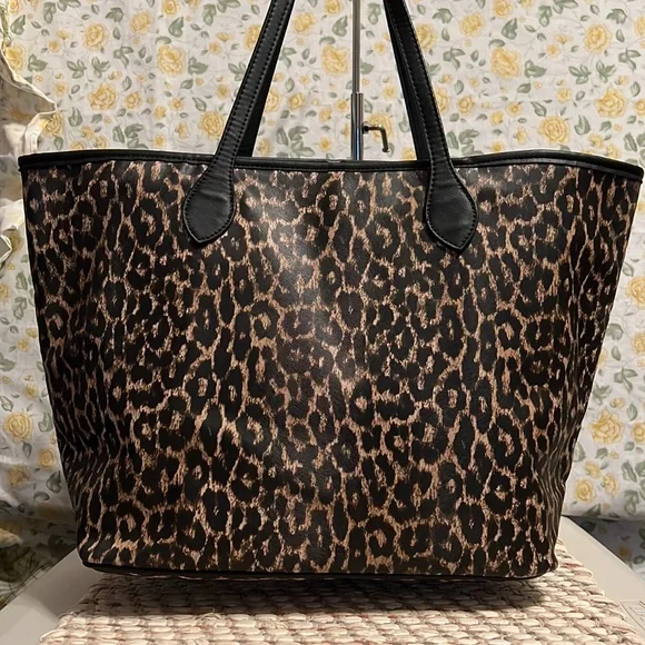 Steve Madden Tote - Picture 4 of 11